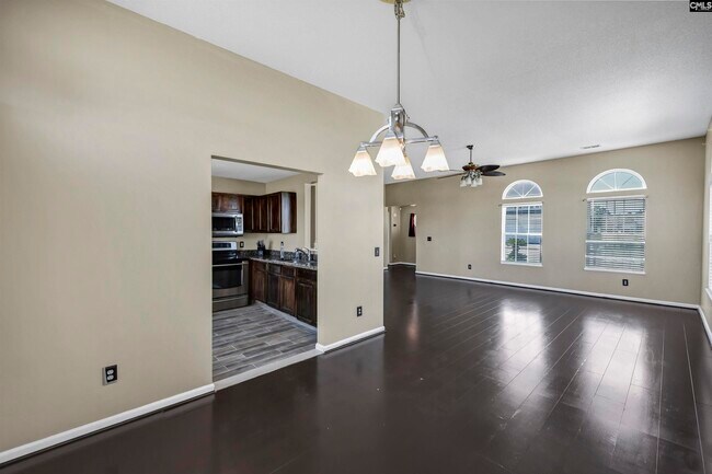 Building Photo - 331 Woodcote Dr