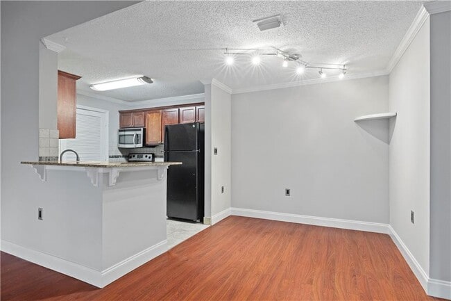 Building Photo - 640 Granville Ct