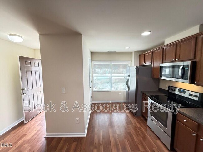 Building Photo - 8527 Quarton Dr