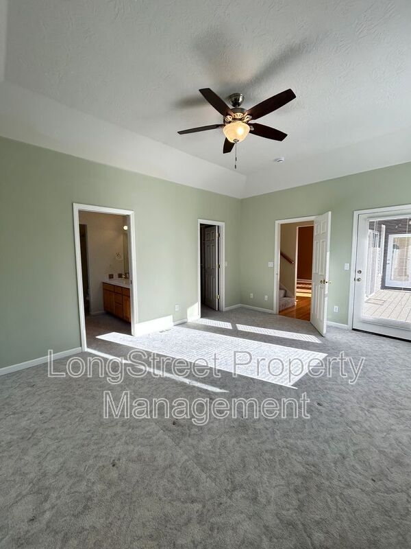 Building Photo - 852 Marilyn Dr