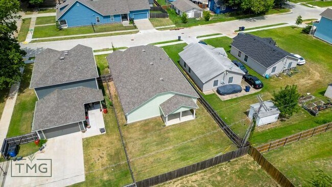 Building Photo - MOVE-IN SPECIAL!! | $500 Credit When You A...