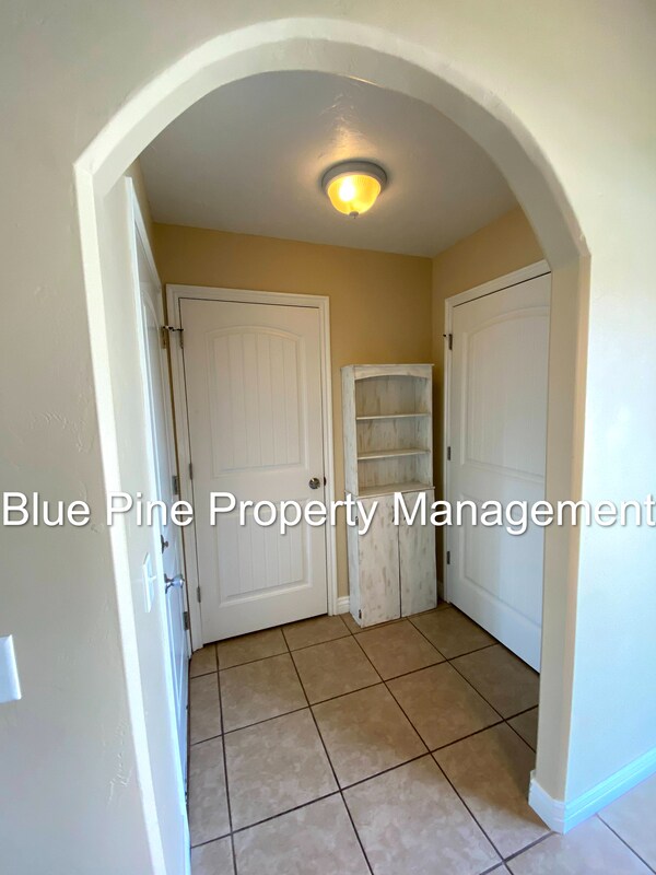 Building Photo - 4001 Summer Sun Dr