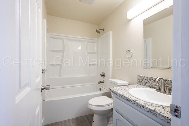 Building Photo - 3 Bedroom/2 Bath Home in the Southwest - $2295 Per Month!