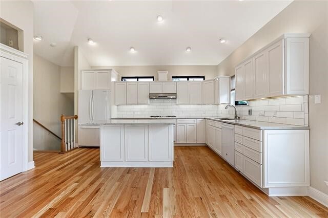 Kitchen - 323 W Robert E Lee Blvd