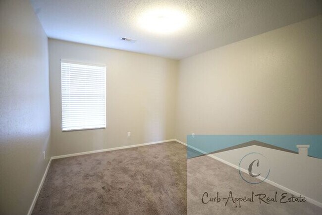 Building Photo - Beautiful 3 bed / 2 bath home with fenced back yard - Nettleton!!