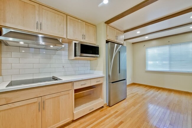 Building Photo - Charming Updated 4 Bedroom Home in Santa C...