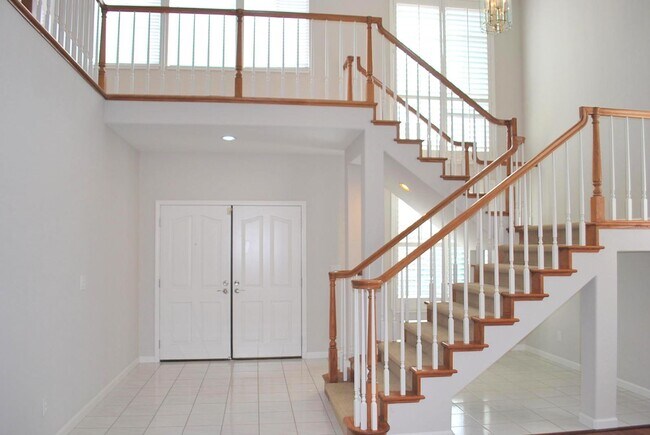 Building Photo - NEW PRICE ! Updated Detached Home in Gated...