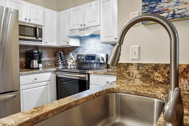 Kitchen - 60 Fenwick Hall Aly