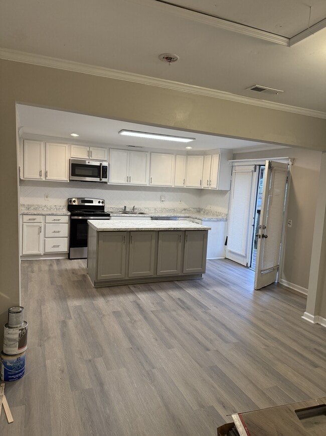 Building Photo - 401 1st Ave N