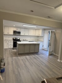 Building Photo - 401 1st Ave N