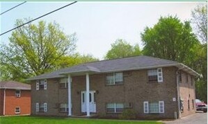 Primary Photo - 221 Kendall Ave