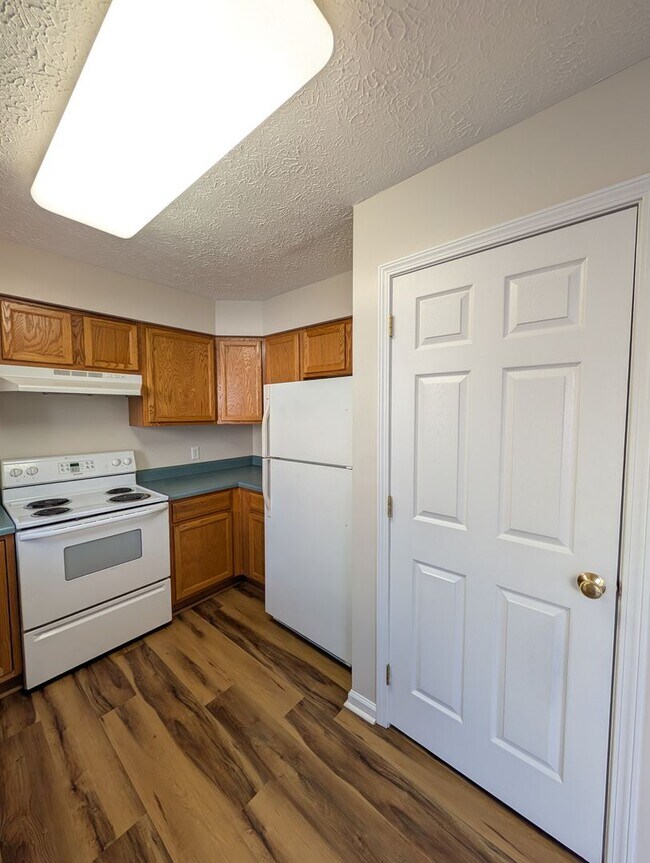 Building Photo - Great Location Swannanoa Townhome