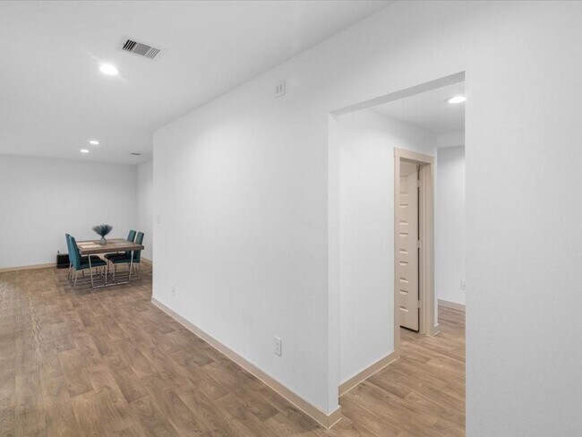 Building Photo - 1702 Maclane Ct