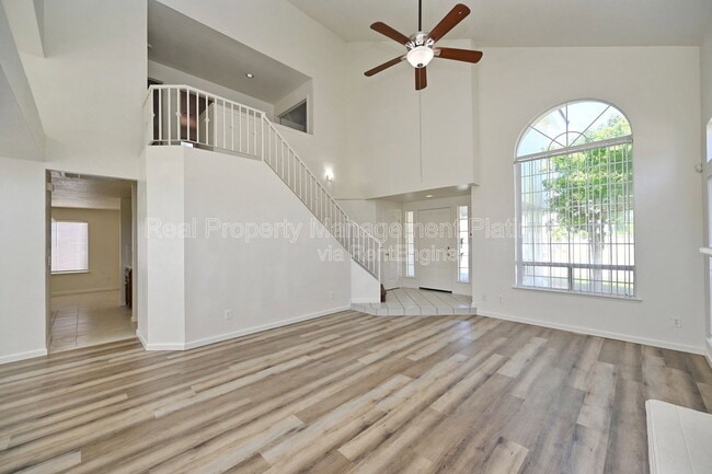 Building Photo - 2233 E Christopher Dr