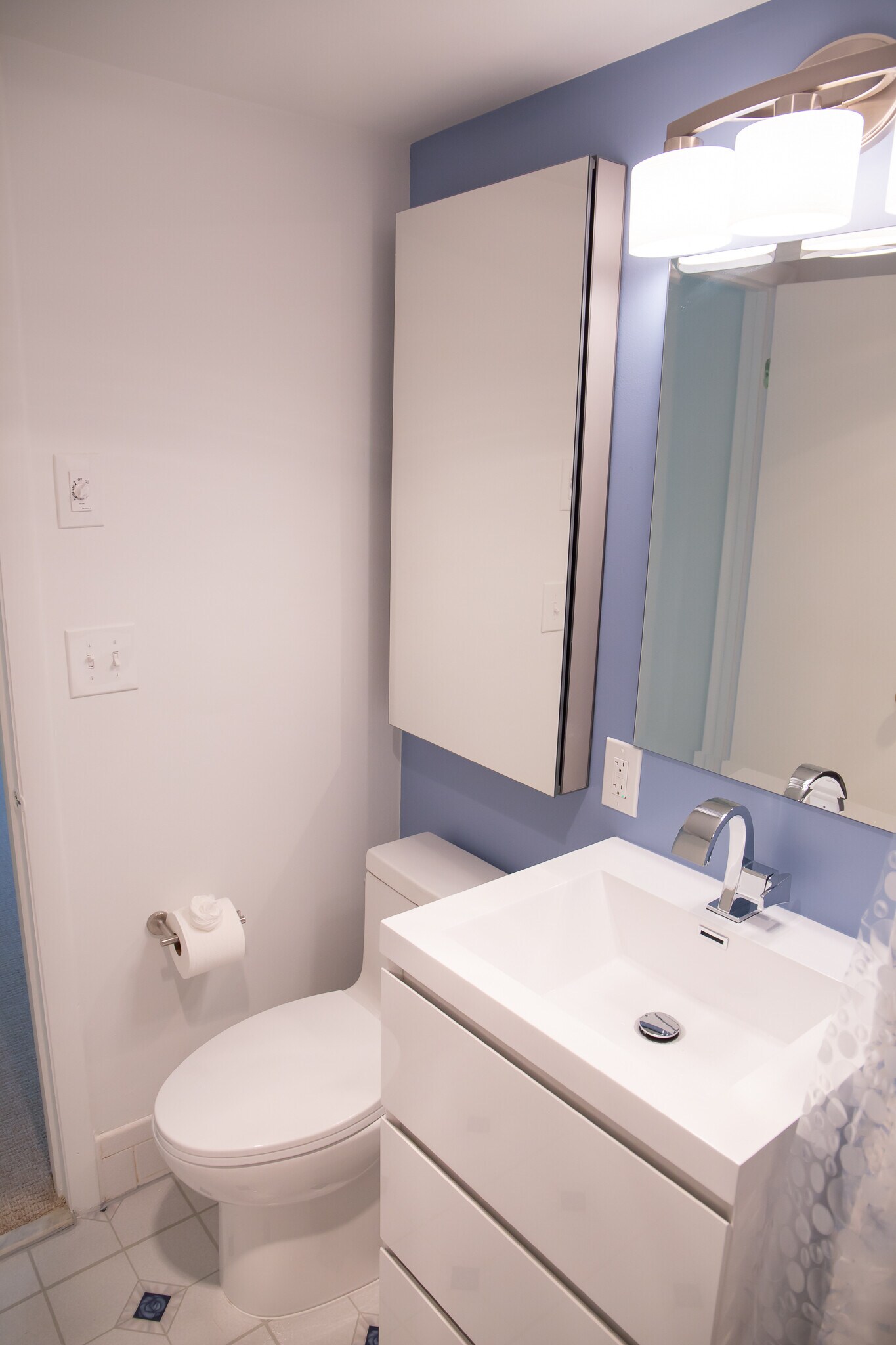 Primary bathroom - 511 1st St N