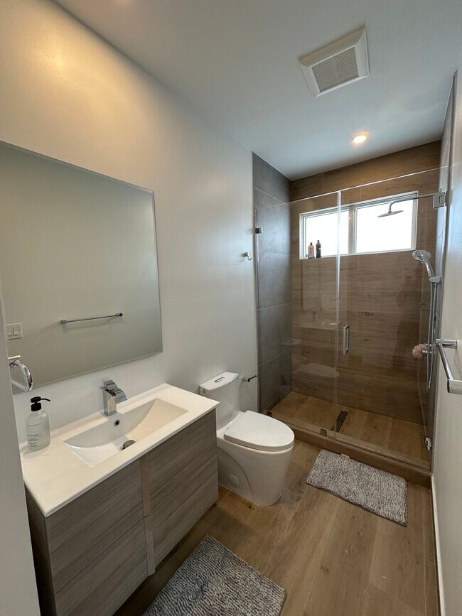 Building Photo - 2109 SW 18th Ave