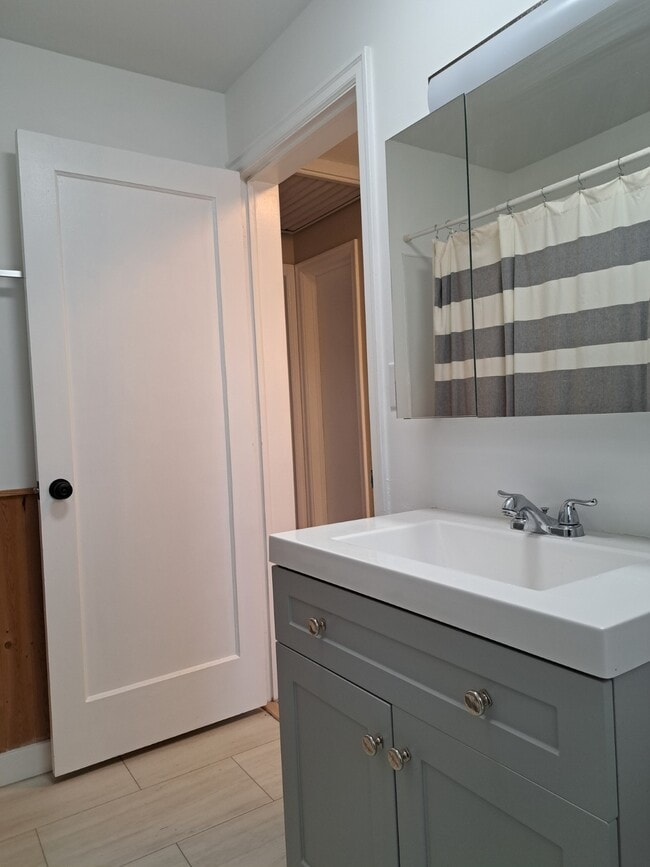 Building Photo - 1029 Yale Ave