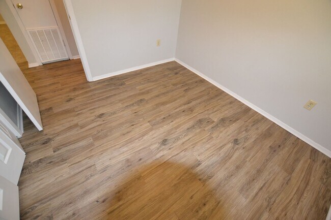 Building Photo - Location!  Location!  Newly updated, 3 bedroom, 1.5 bath home in Baker