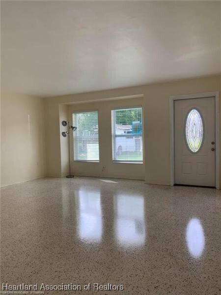 Building Photo - 713 Killarney Dr