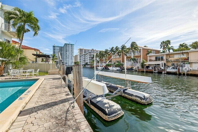 Building Photo - 3862 NE 171 St