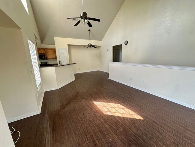 Building Photo - 8957 Lee Vista Blvd