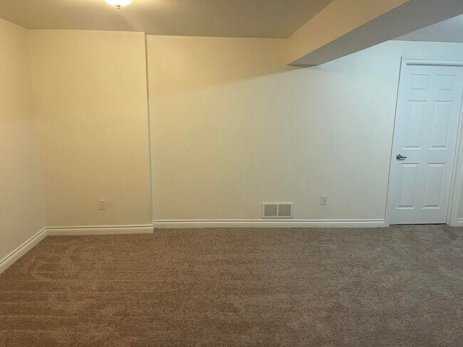 Building Photo - 45588 S Stonewood Rd