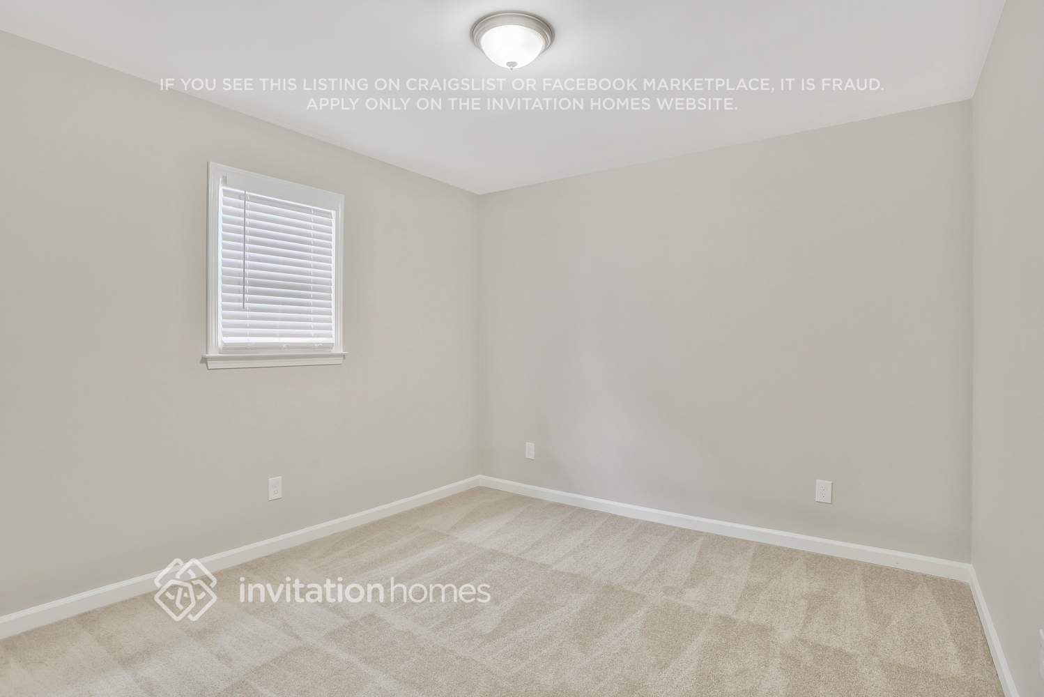 Building Photo - 400 Hidden Valley Dr SE