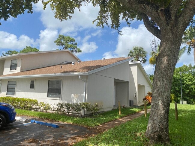 Building Photo - 5330 Elmhurst Rd