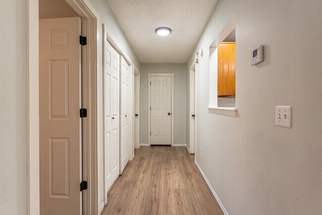 Building Photo - "Charming 2-Bed, 2-Bath Retreat with Grani...