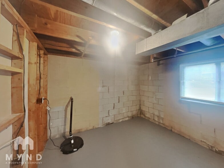 Building Photo - 4863 Talbert Dr