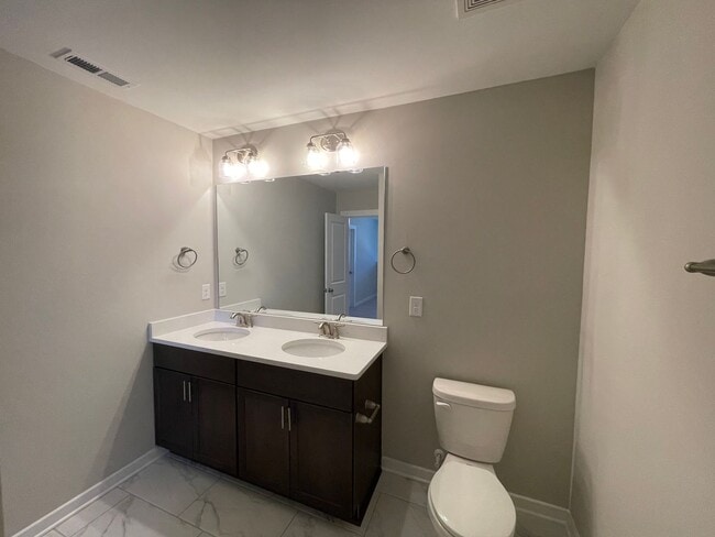 Building Photo - Beautiful Townhome located in Pineville, NC