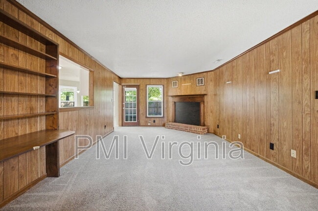 Building Photo - 901 Vincent Ct