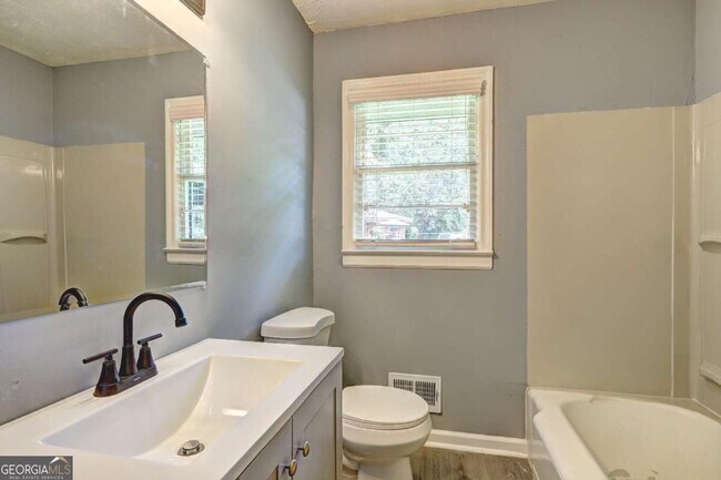 Building Photo - 970 Oglethorpe Ave