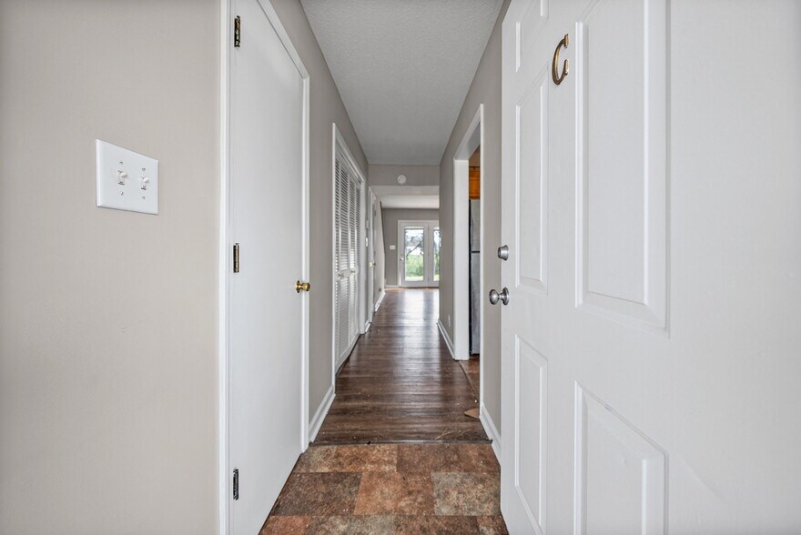 Building Photo - 280 Timber Court Dr