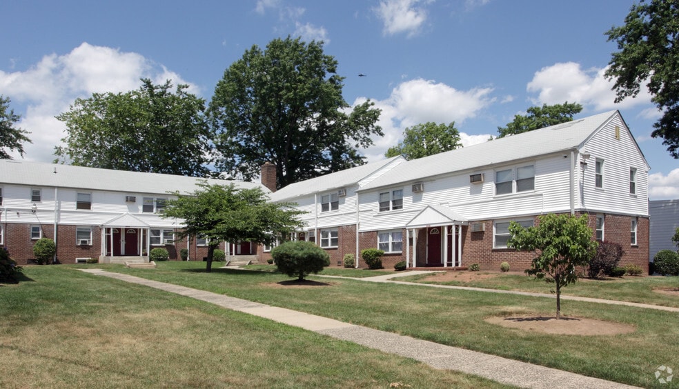 Monroe Garden - Monroe Gardens