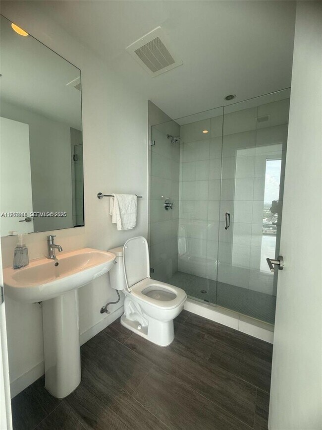 Building Photo - 2900 NE 7th Ave