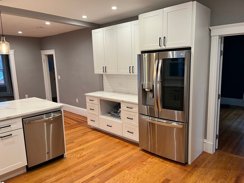 Building Photo - 8 George St