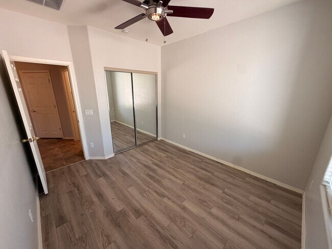 Building Photo - *NEW* Custom Paint/*NO* Carpet 3 BD/2 Bath Spacious Surprise Home!