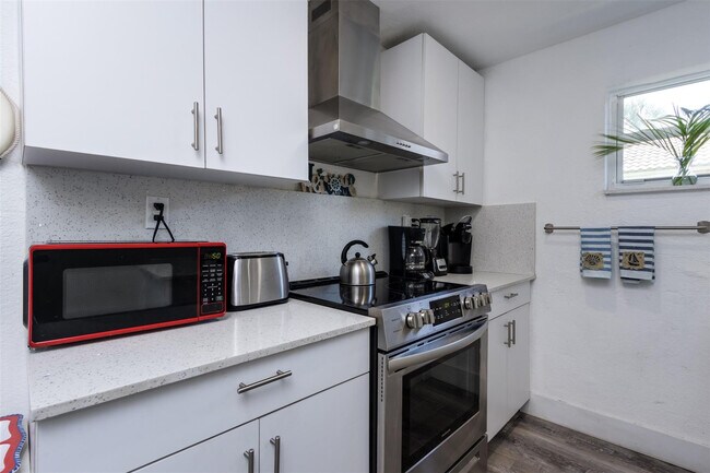 Building Photo - 508 NW 8th Ave