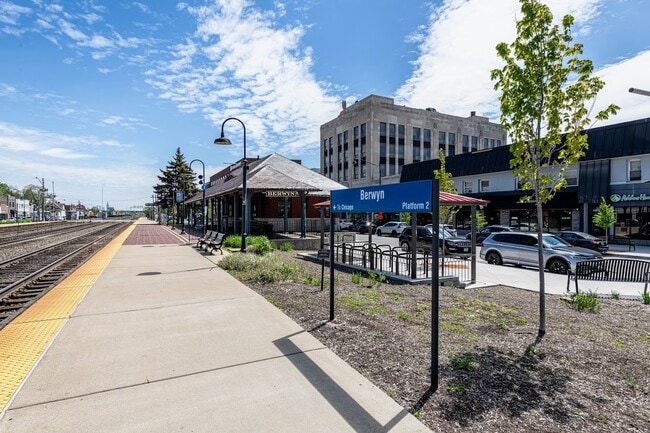 Building Photo - 3302 Kenilworth Ave