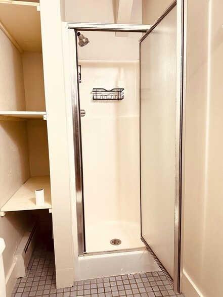 Building Photo - 252 Forest Ave