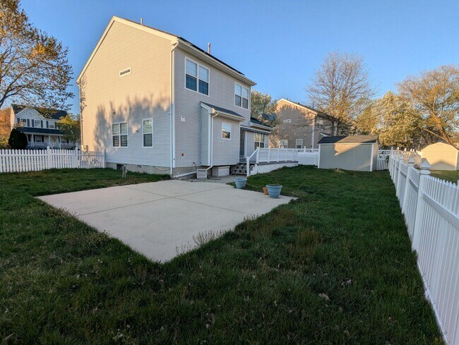 Building Photo - 4 Tether Cir