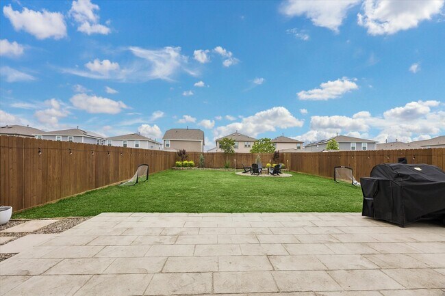 Building Photo - 25227 Sierra Mnr Ct