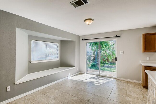 Building Photo - 303 Bello Dr