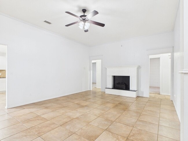 Building Photo - 4/2/2 in City View!