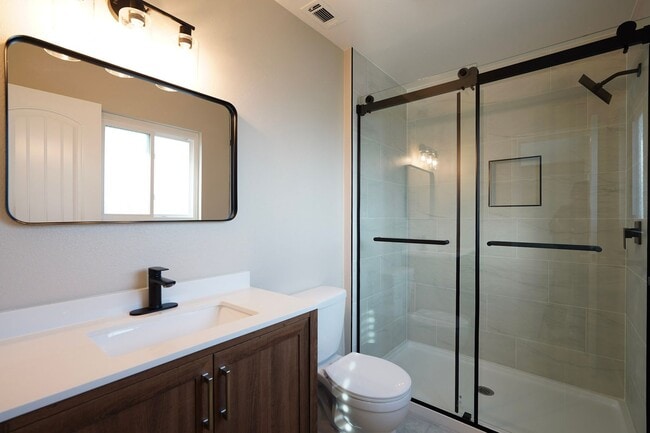 Building Photo - Beautiful Yucaipa Home with Private Garage