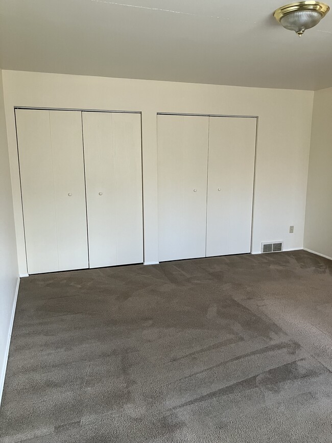 Building Photo - 1824 Cromwell Dr