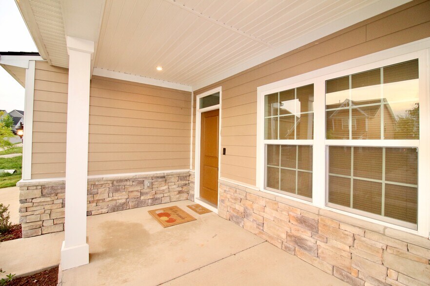 Building Photo - 819 Dean Dr