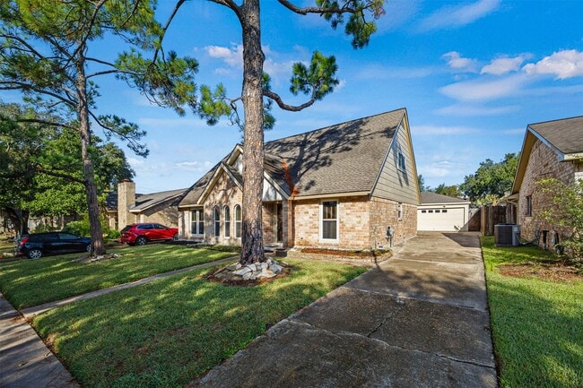 Building Photo - 21422 Park Willow Dr