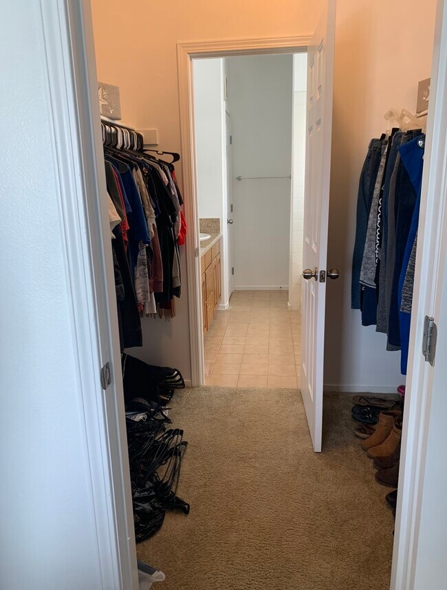 Building Photo - 3550 Bay Sands Dr